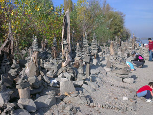 Mini Stonehenge a Római-parton