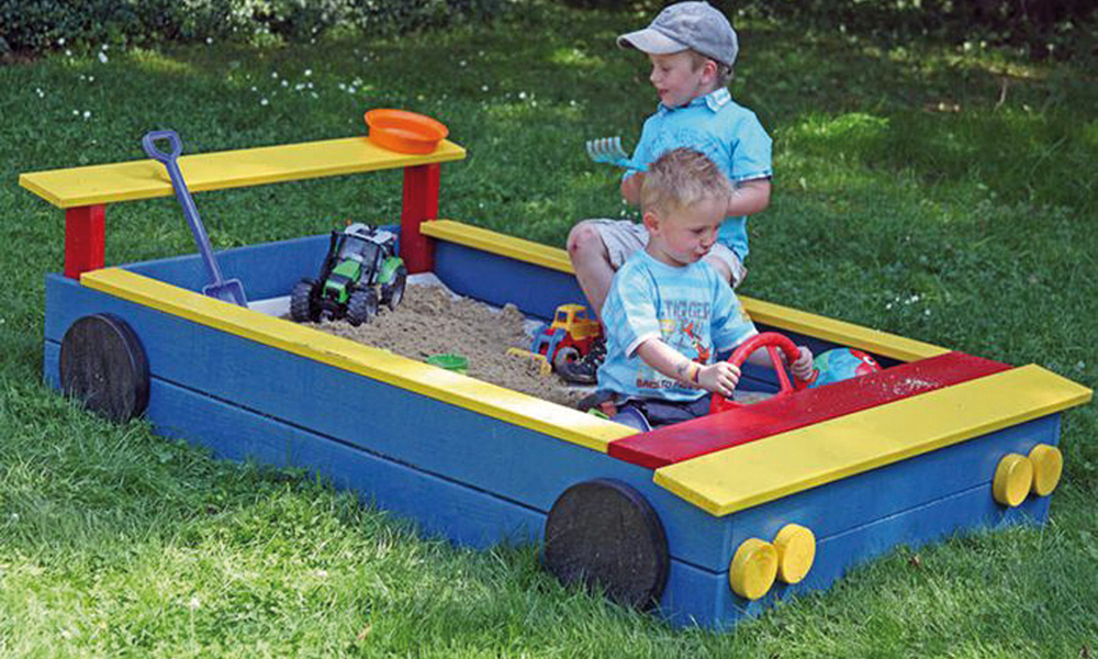 Машина песочница игра. Машинка для песочницы. Песочница в детском саду. Детская песочница машинка. Песочница на участке детского сада.